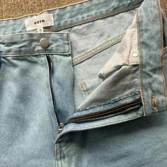 KOTN Unisex Antifit Denim high-waisted jeans light wash 36/32 (12-14). - Picture 5 of 16